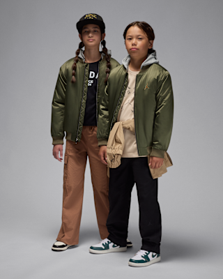 【希少】ナイキ NIKE ジョーダン ビッグロゴ 刺繍ロゴ ボンバージャケット NIKE公式】ジョーダン ジュニア ビッグ ロゴ フーデッド ボンバー